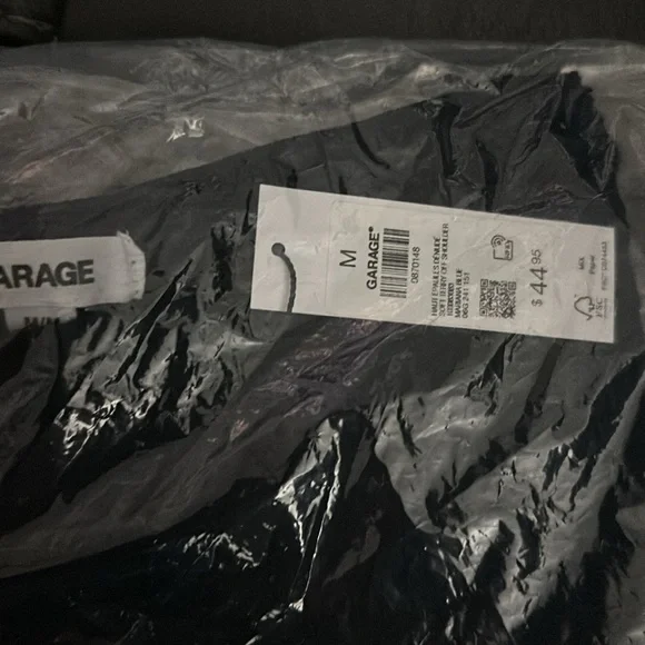 Garage Women's Black Long Sleeve Crop-top NWT Size M - Picture 3 of 3